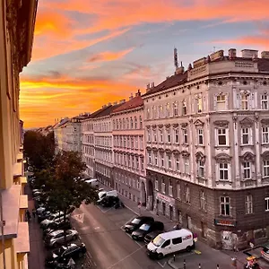 Trendy Near Schloss Schönbrunn Wien