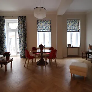 Mit Balkon Beim Schloss Belvedere Wien