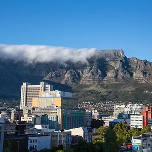 luxurious-loft-with-amazing-view-of-table-mountain.hotels-capetown.com/